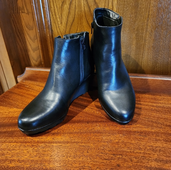 Naturalizer Booties-Water Resistant Leather - Picture 1 of 8